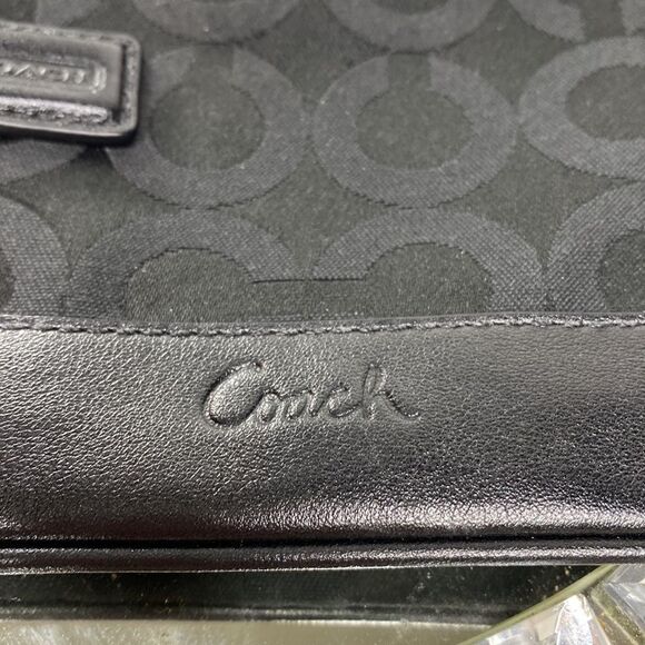 Coach Black Signature Logo Leather Zipper Wristlet - Picture 7 of 8